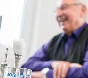 Zahnimplantate und Zahnersatz Meersburg